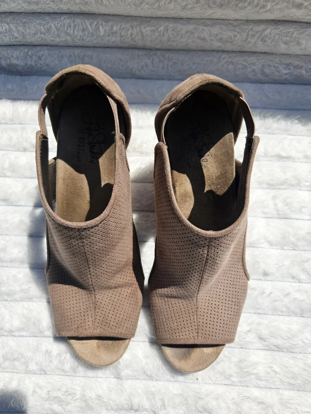 Life Stride Open Tow Wedge In Taupe Size 8